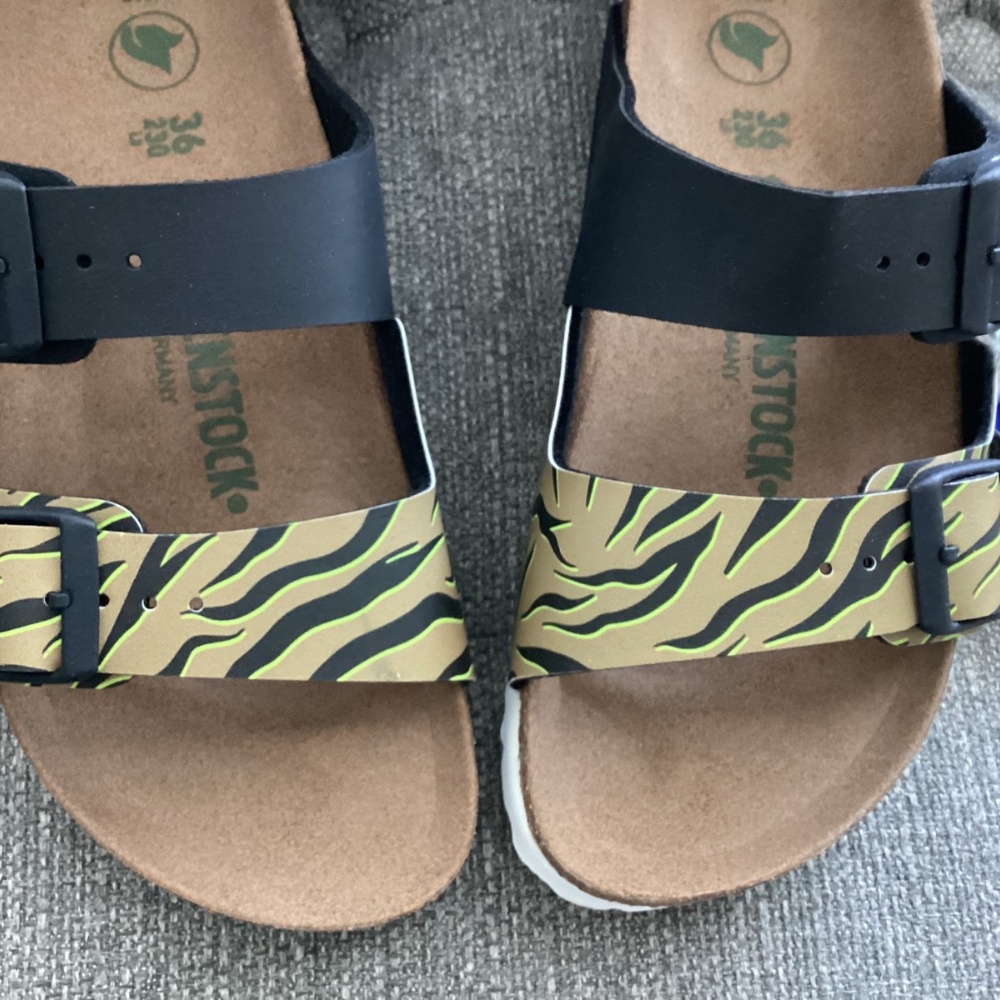 BIRKENSTOCK Women's Arizona Split Birko-Flor Sandals, size US5/ EU36 - Picture 2 of 13